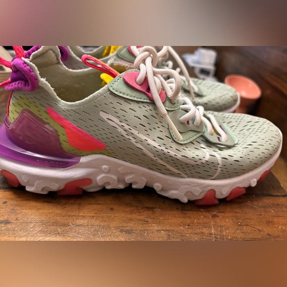 Women's Nike React Vision Size 6 Pistachio/Frost White - Picture 1 of 8